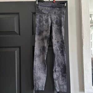 Lululemon Size 2 - Diamond dye - 7/8 length great condition